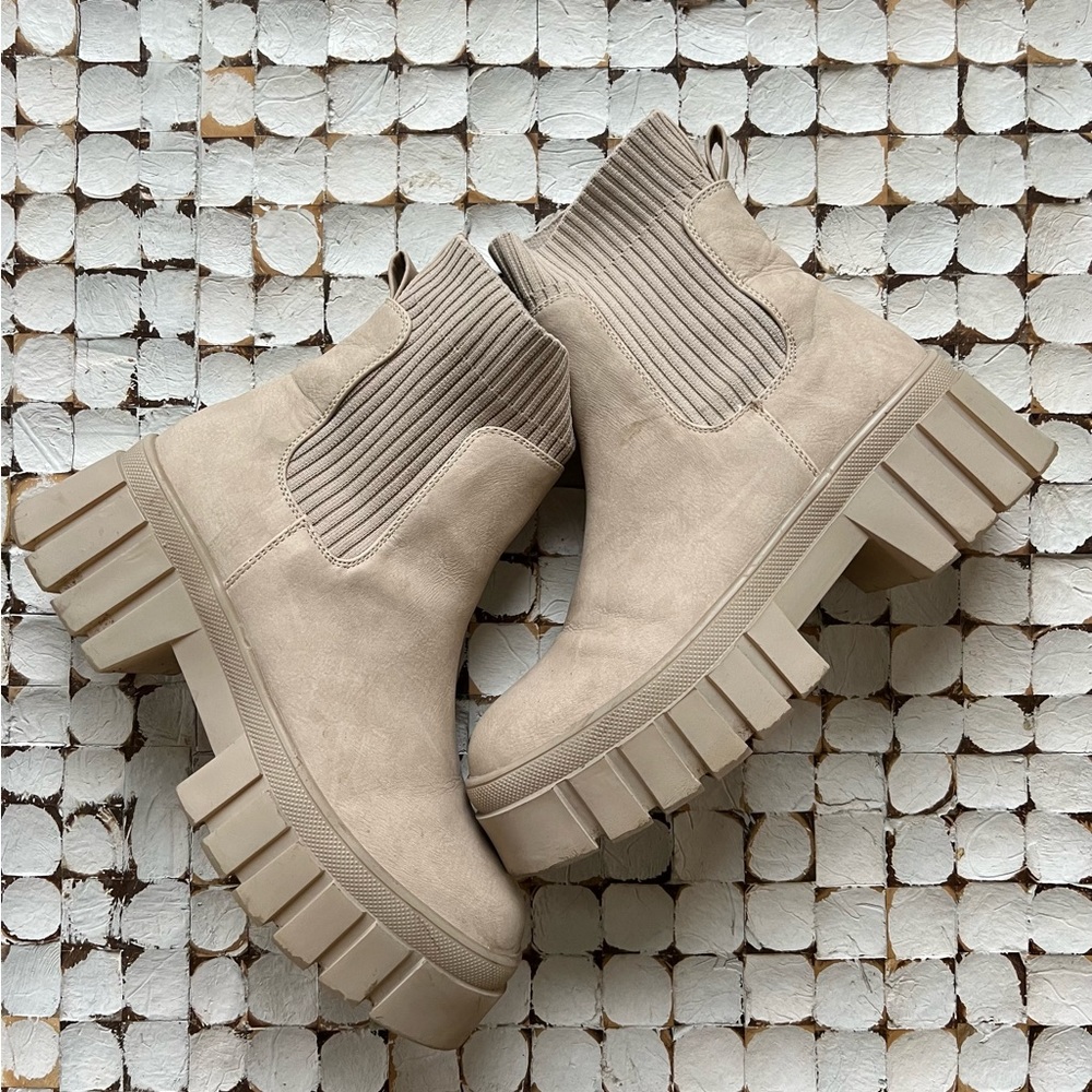 DV by Dolce Vita boots in size 7, TTS. Only worn once - so comfy!